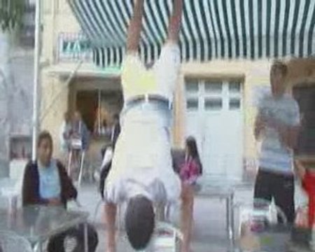 Street bench -acrobatie barek