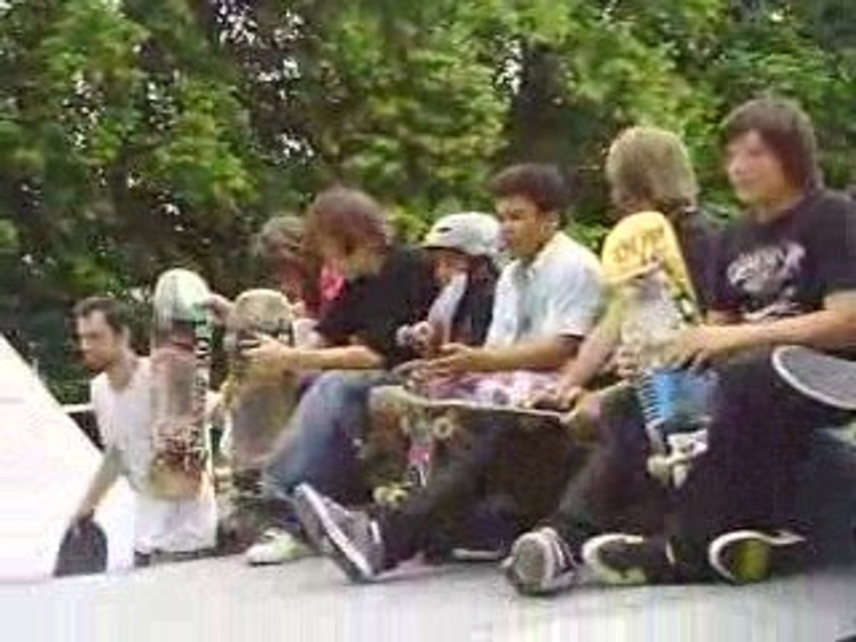 CONTEST AMICAL SKATE partie 2 LES RIDERS EN FOLIES A' NANGIS