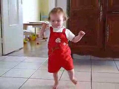 Premiers pas - 15 mois et demi