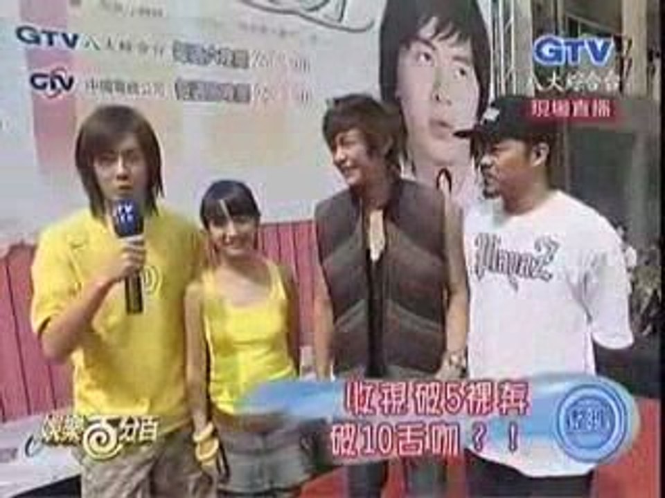 20051011 ISWAK Promo - autograph signing [Chinese Institute