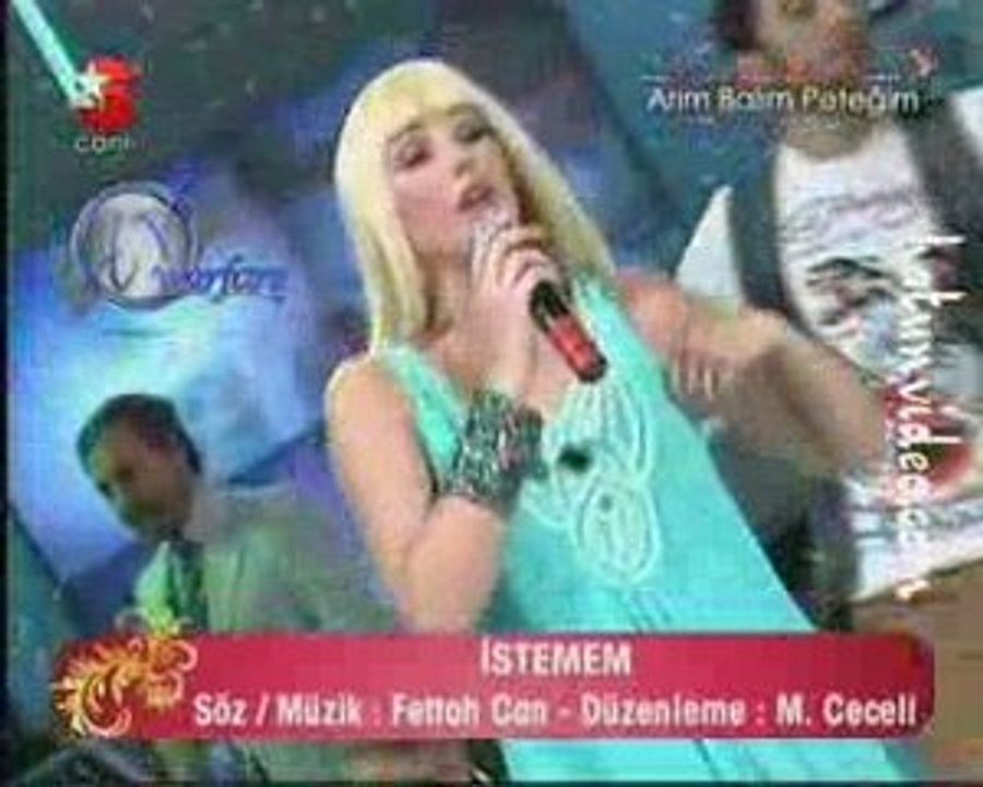 Petek Dinçöz Mavili Mini Elbise ( İstemem )