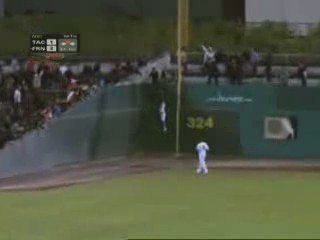 rattrapage enorme au baseball style yamakasi ! ^^