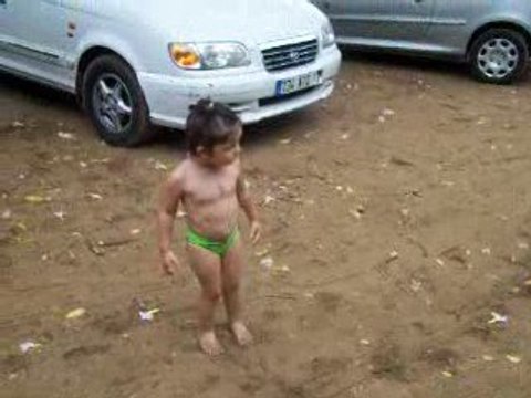 élo qui dance, sur les plages de gwada....