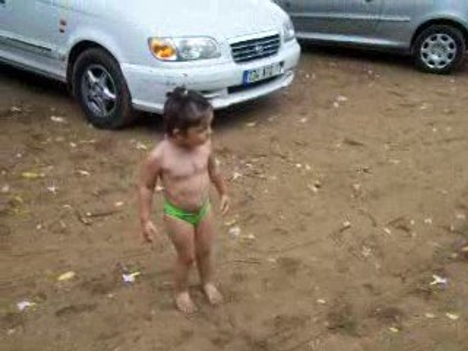 élo qui dance, sur les plages de gwada....