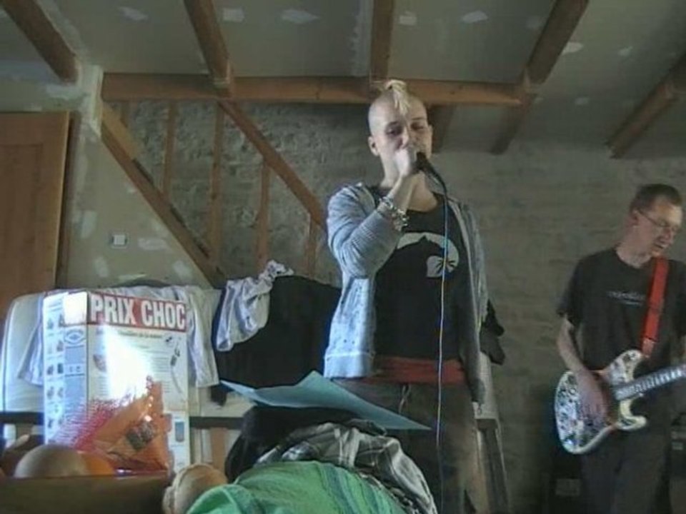 1surG (punk anarkotik) premiere fois( ANTI VIOL) en répét'