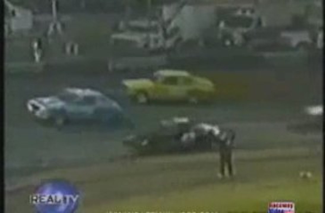 Car loses tire, reattaches itself during race