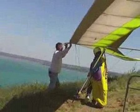 parapente a st brieuc.Les deltistes au roselier nord