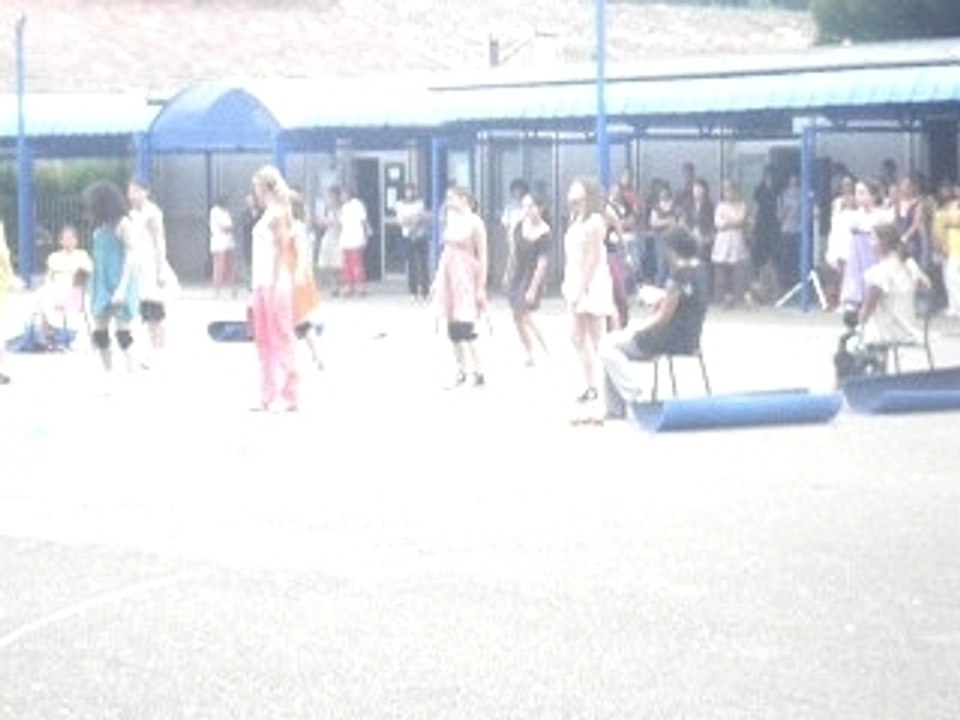 Spectacle Danse 2009  dans la cour du Lycée