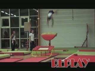 GALA 2009 ---- moi au saut