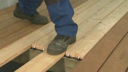 Fixation invisible pour terrasse : le Clip JuAn