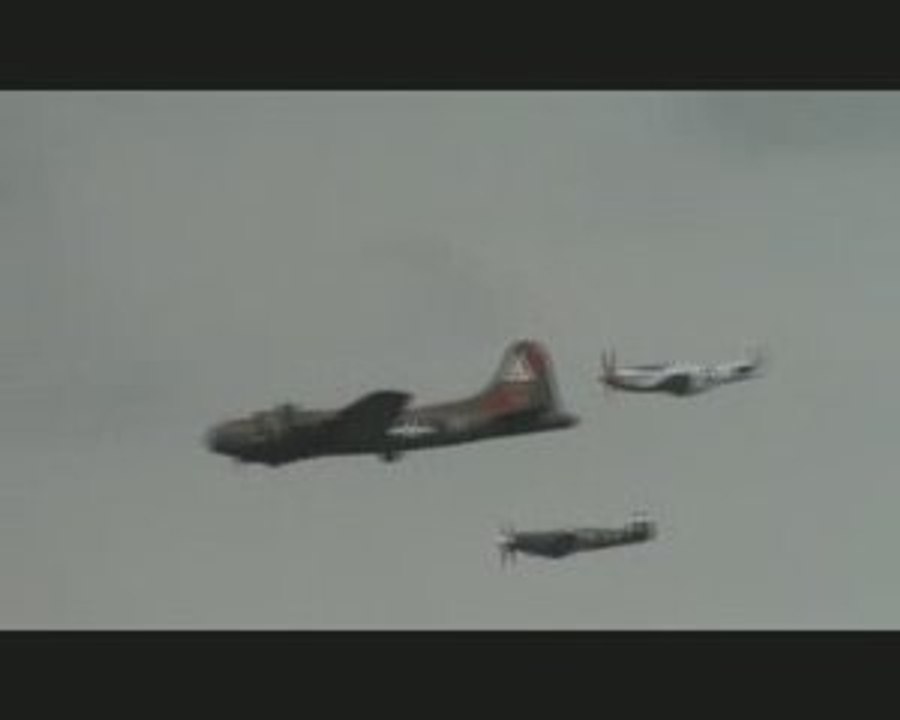 Vol du B17 + Spitfire + P51 @ Meeting de Pau - 06/06/2009