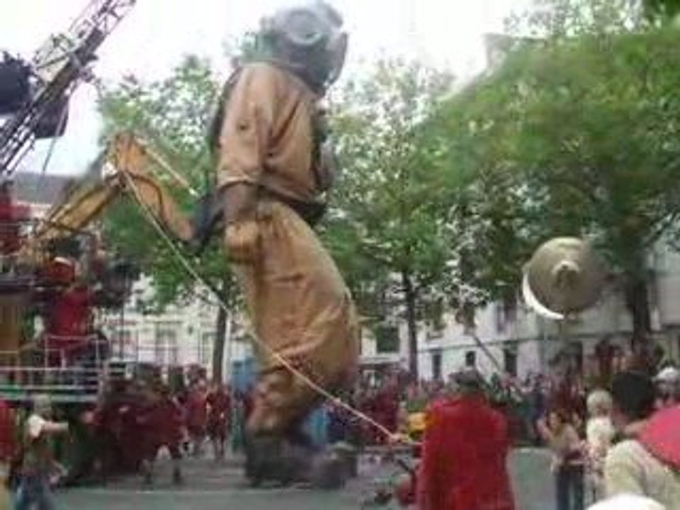 Le scaphandrier se lève