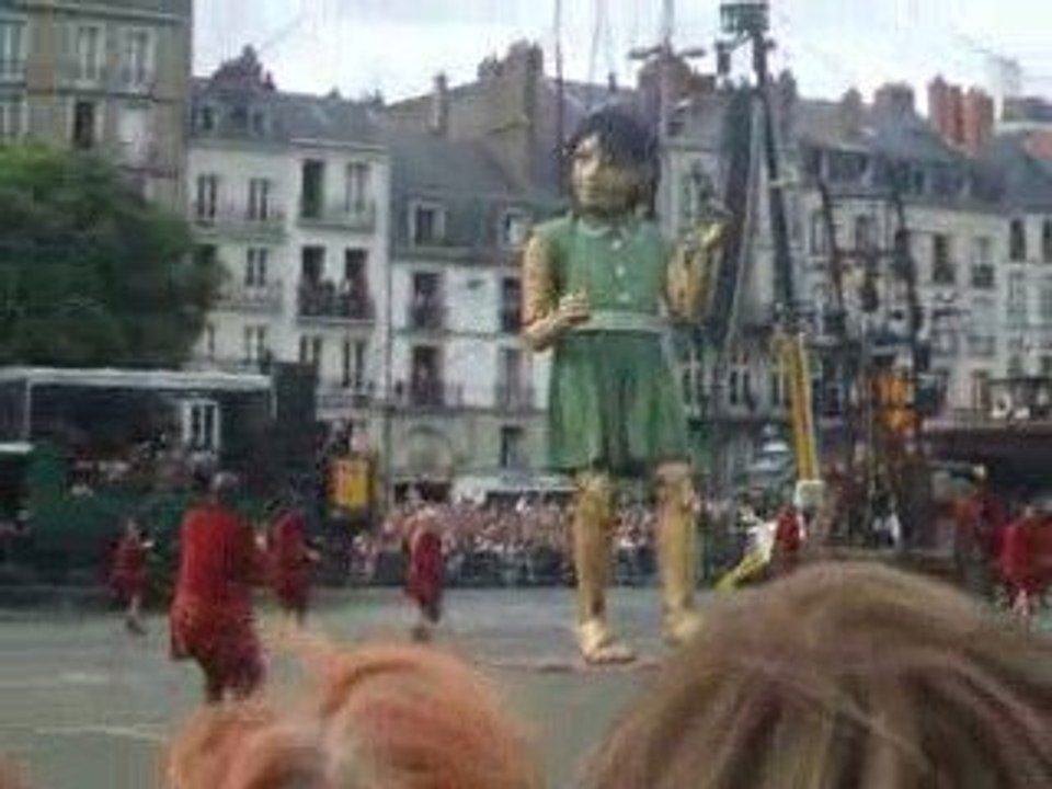 La danse de la petite géante