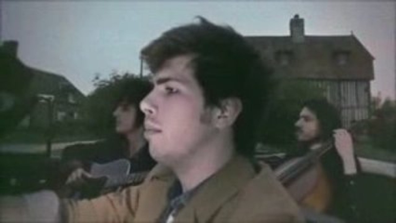 Revolver - Get Around Town