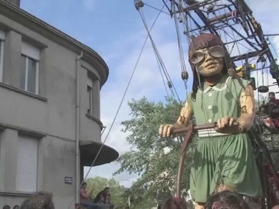 Royal de Luxe, petite géante, scaphandrier : Jour 3 à Nantes