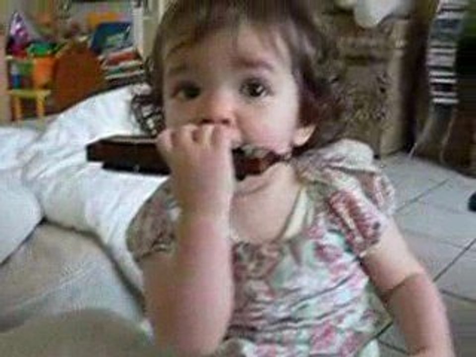 Rose joue de l'harmonica