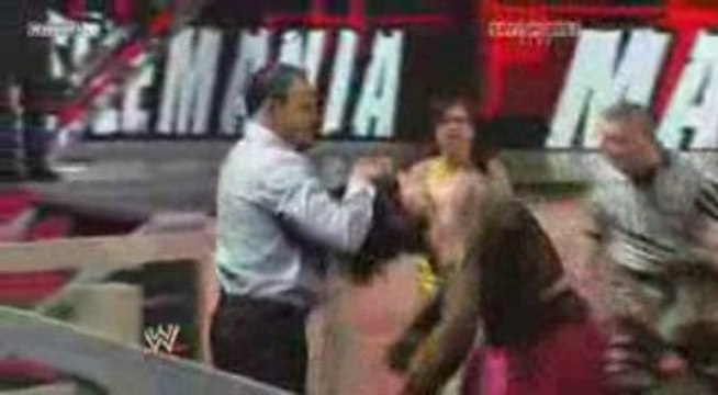 Vickie Guerrero vs Santina Marella Hog Pen Match 09