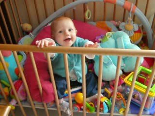 Camille se met debout !!