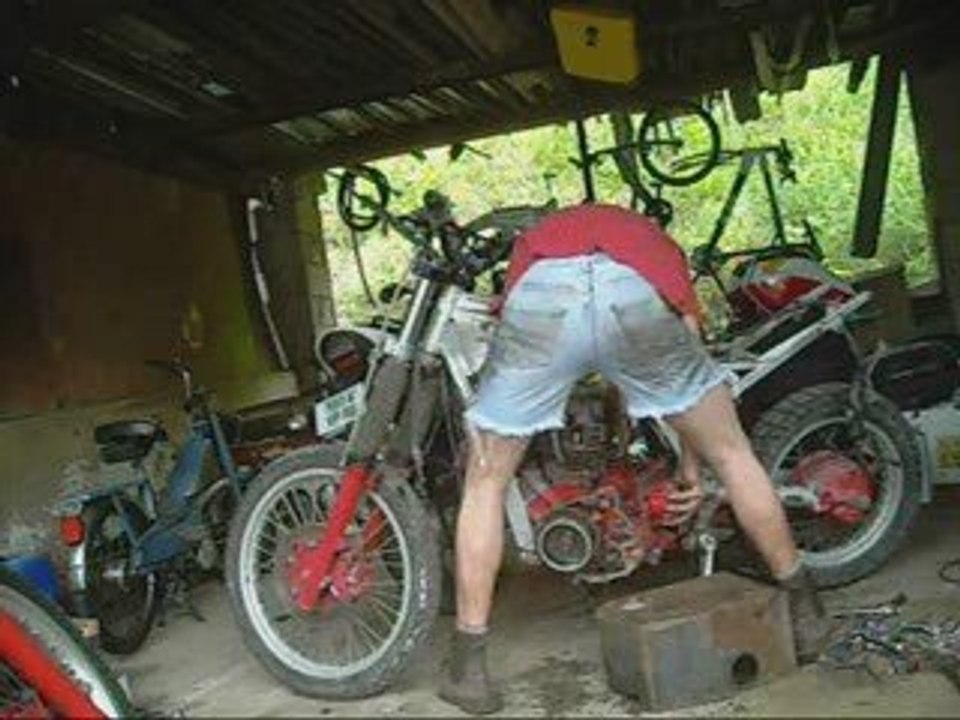 Demontage &  remontage d'un  moteur de honda 750 xlv