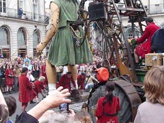 Royal de Luxe - Installation Petite Géante sur une planche