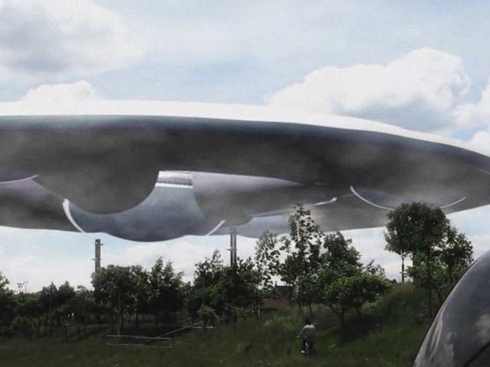 Soucoupe volante sur Metz UFO philux Fake