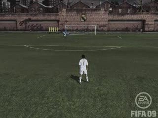 Raul tir en plein lucarne à l'entraînement