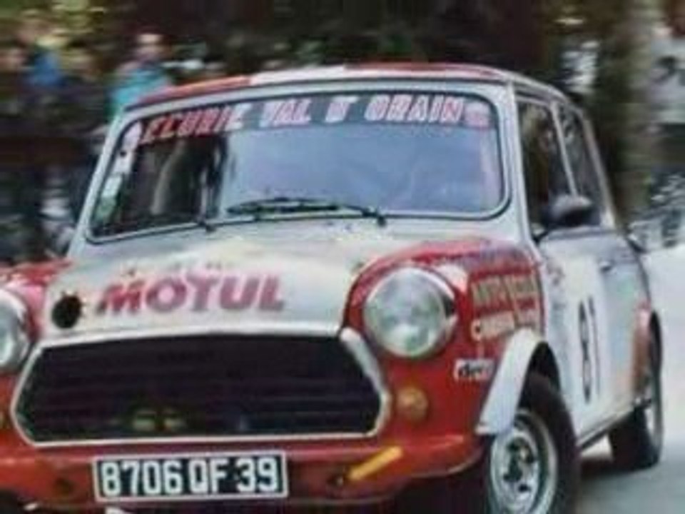 Une mini dans la neige