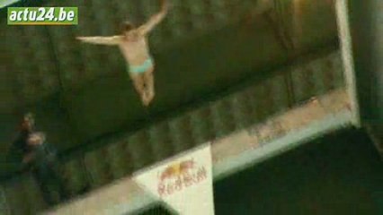 Actu24 - Saut Red Bull du haut de l'ascenseur de Thieu