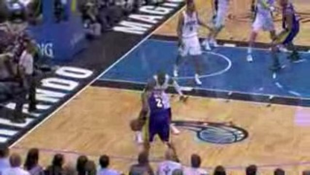 Kobe Bryant and his hot hand sink the 3-pointer Game 3