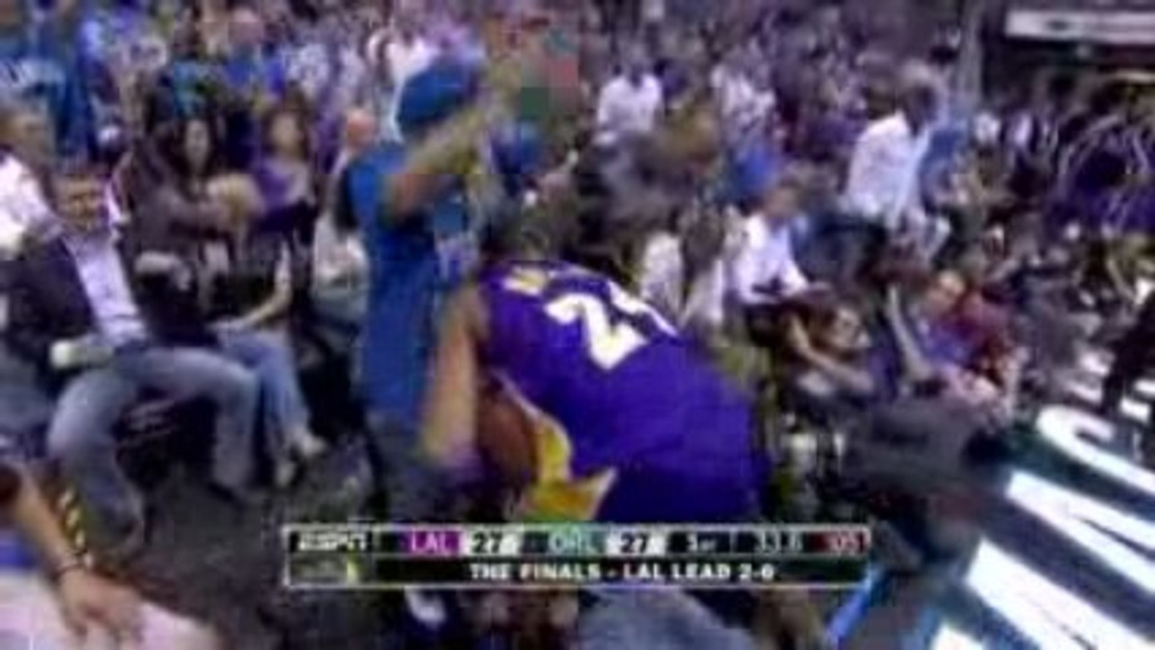 Tony Battie blocks Kobe Bryant driving to hole Game 3