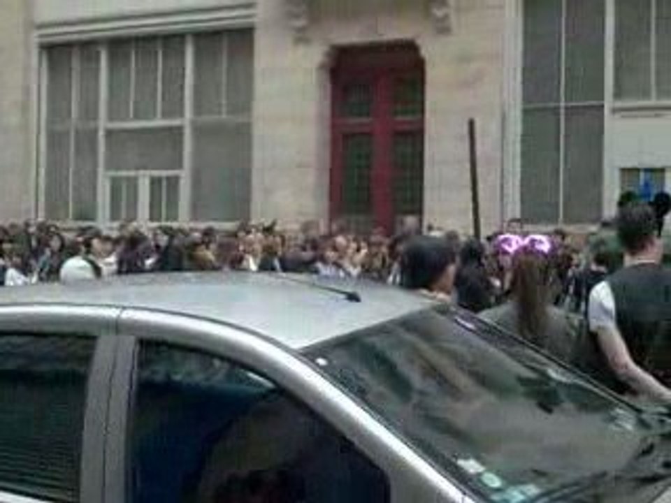 Attente devant l'Alhambra 7 Juin 2009 2/2- Quentin Mosimann