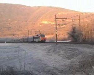 BB 26000 en tête et en pousse à Artemare