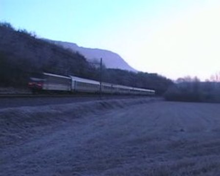 BB 25200 à Artemare tôt le matin