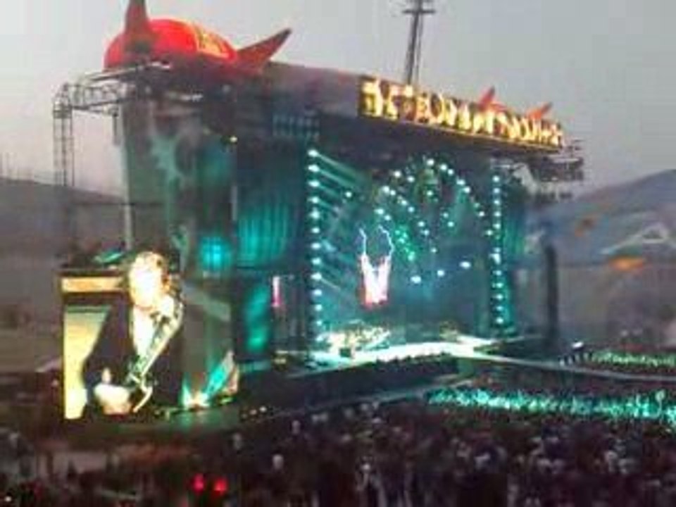 ACDC - "Thnuderstruck"