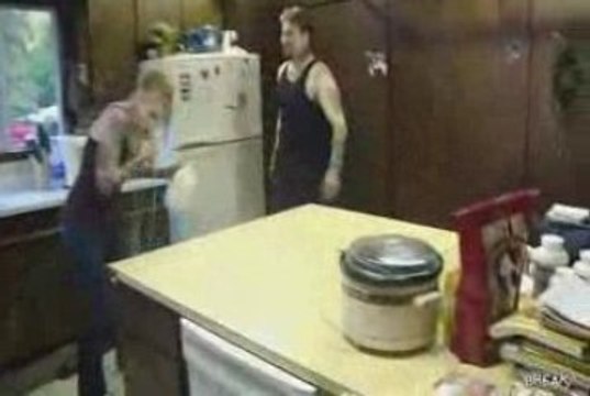 régis maltraite sa copine