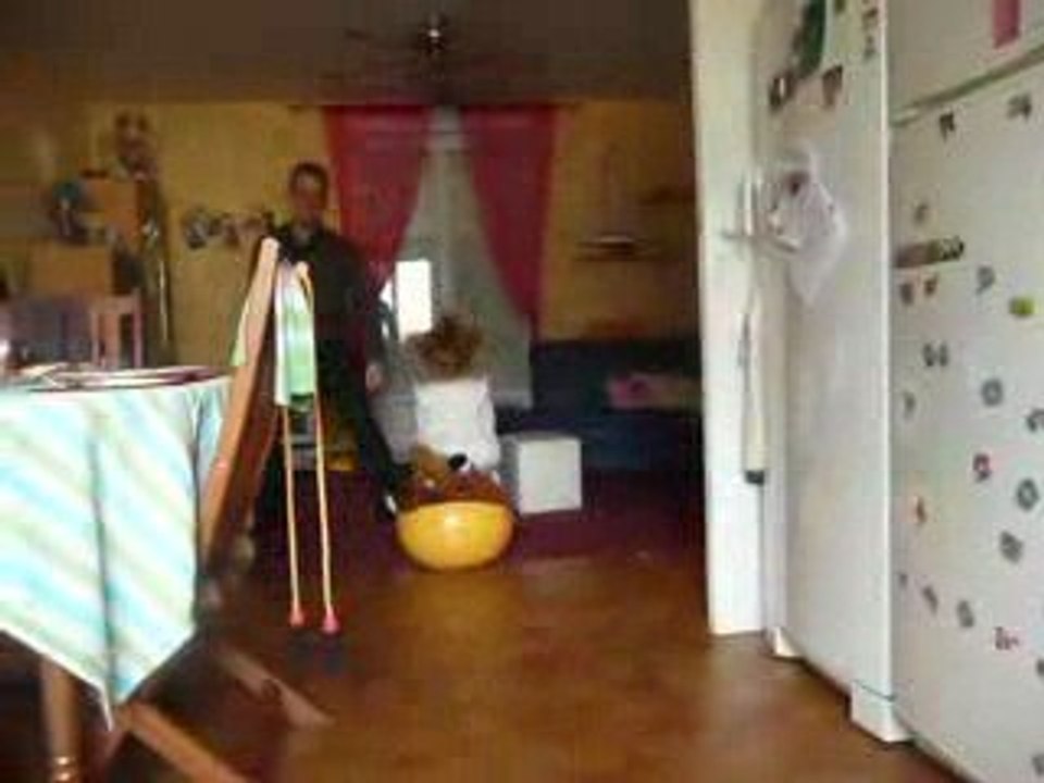 Clarisse et son ballon sauteur !