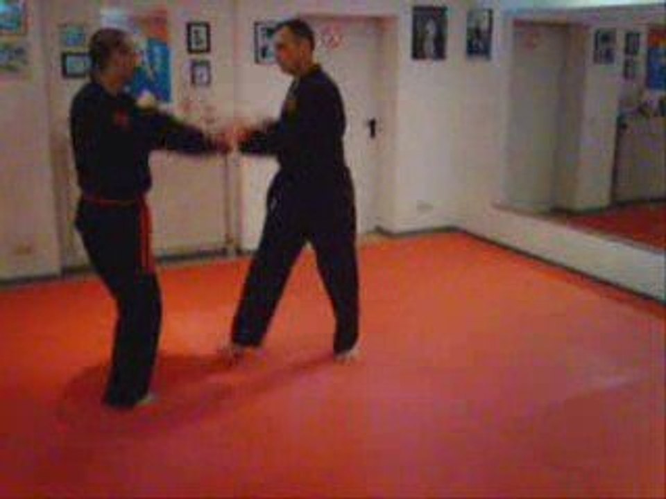 Selbstverteidigung, direkt und ohne 'Schnörkel'