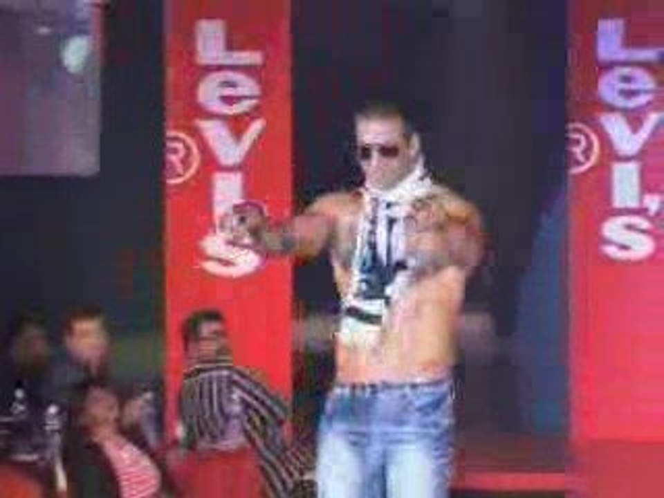 Akshay Kumar arrested for obscenity,bailed out
