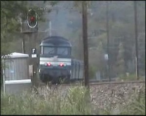 La BB 67384 sur un TER Lyon - Chambéry à Virieu-le-Grand