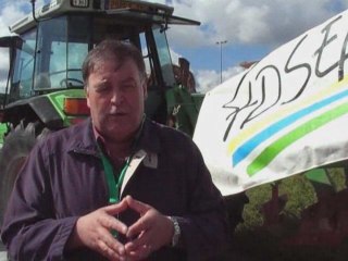 Les agriculteurs bloquent la plate-forme Lidl de Montceau (7