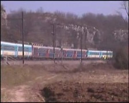 UM 4 de Z 9500 bleues et Z 9600 violettes à Artemare