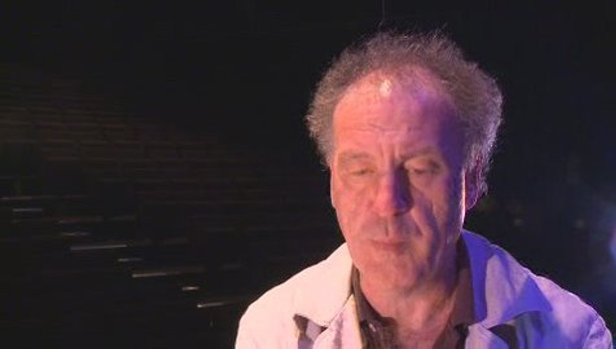 Bruno Meyssat observe Hiroshima