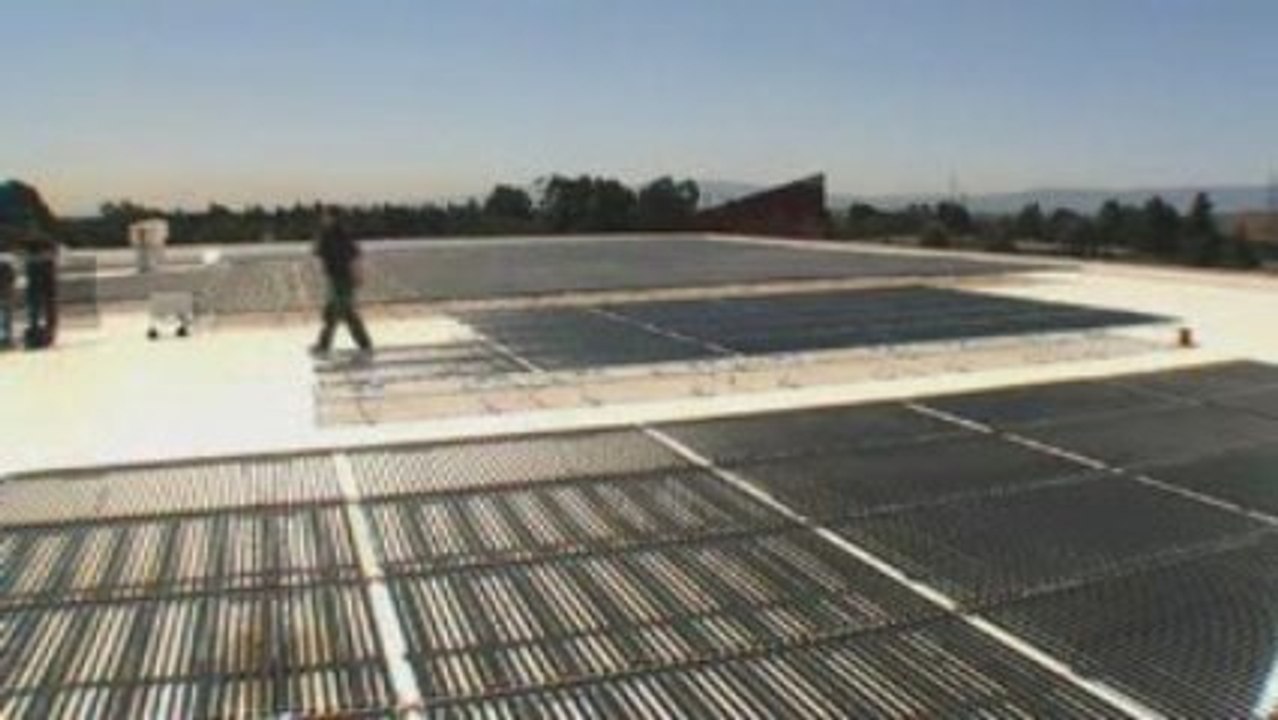 Amazing installation of Solyndra solar panels