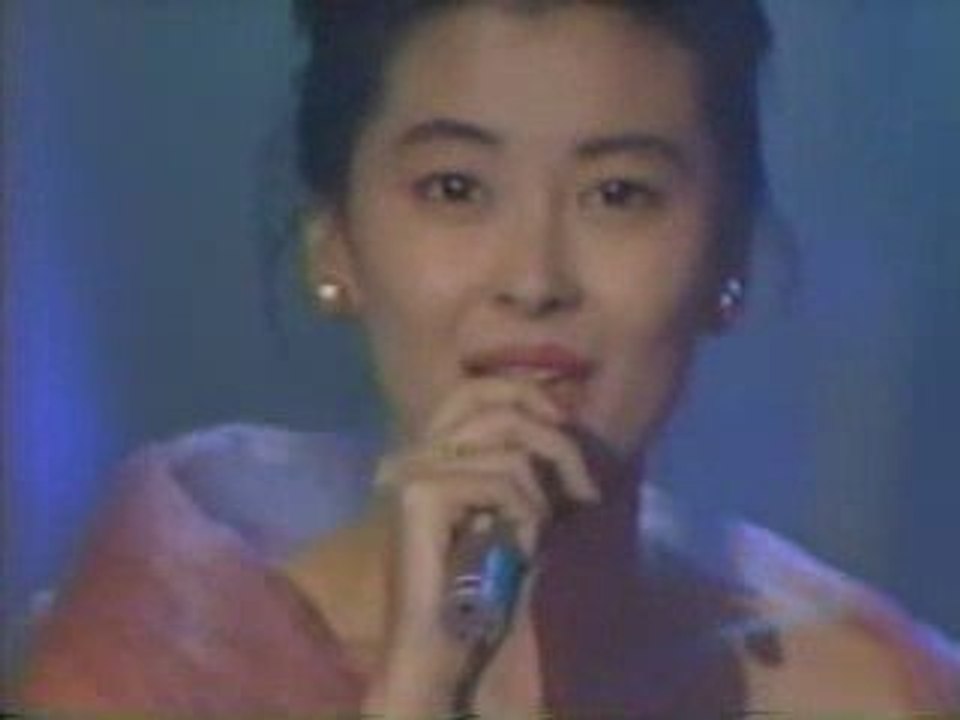 遠い街のどこかで　　　中山美穂