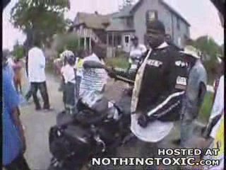 Je fais le malin devant tout le quartier