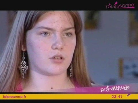 L'actu vu par les ados : L'enfant élevée parmi les chiens