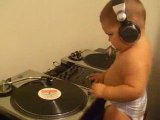 Il DJ più giovane del mondo - le plus jeune DJ dans le monde