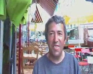 Street bench-j-pierre est un peu timide