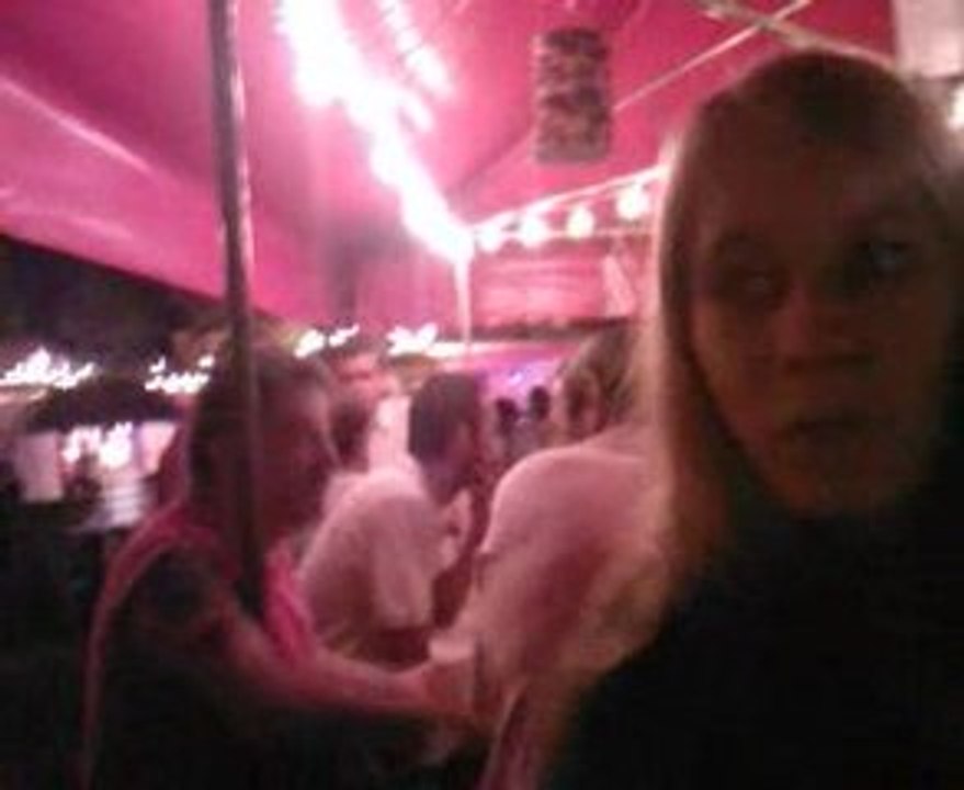 1 petit ricard dans un verre a ballon