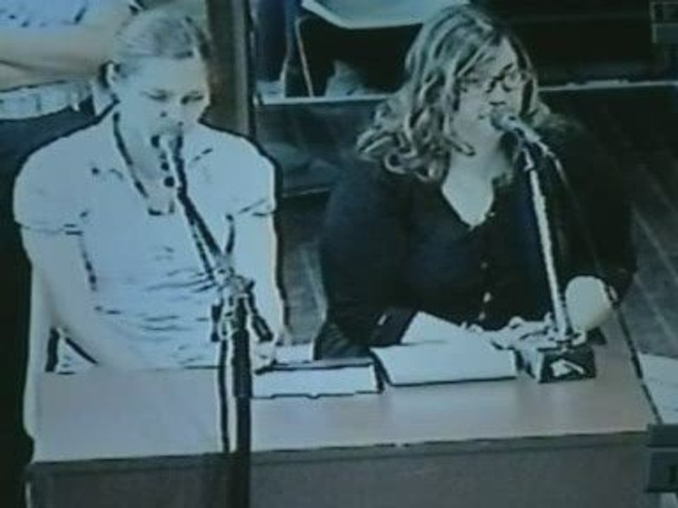 Amanda Knox claims she was threatened by Italian police